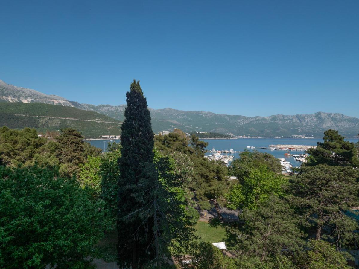 Apartments Garden Azure Budva Bagian luar foto